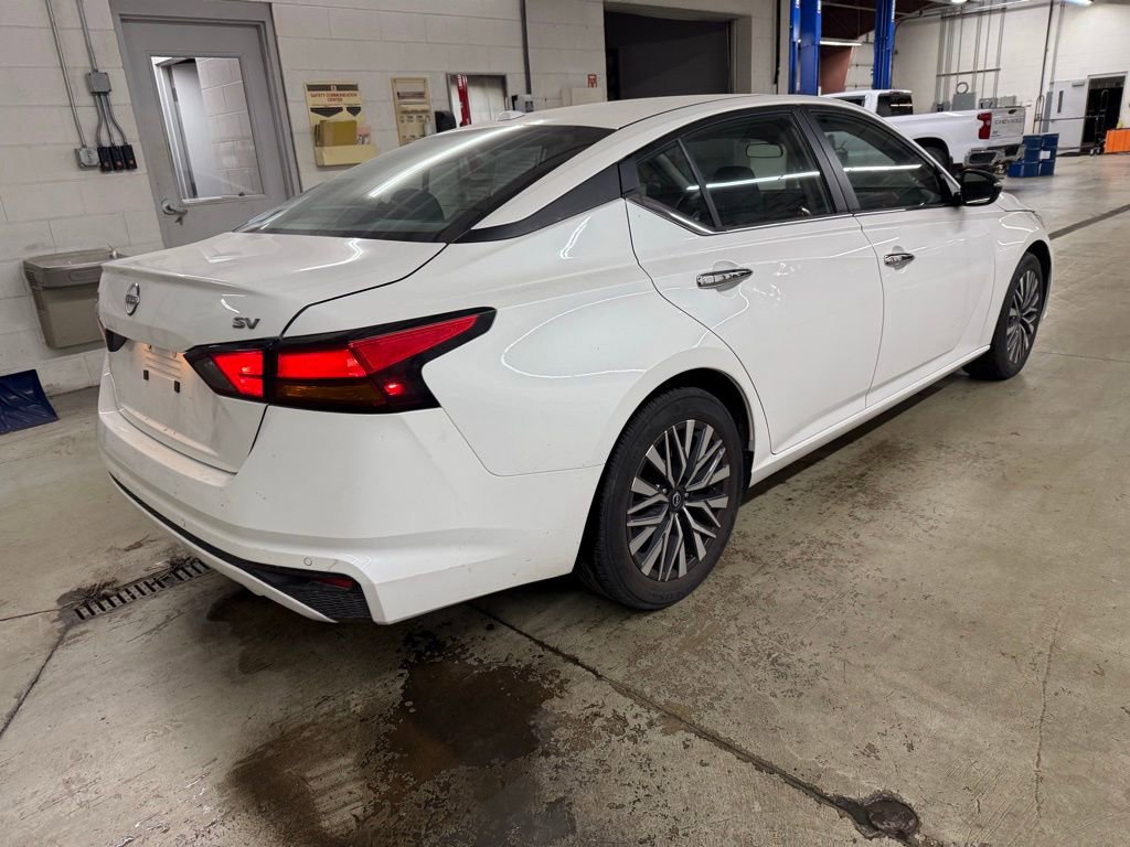 Used 2024 Nissan Altima 2.5 SV image 3