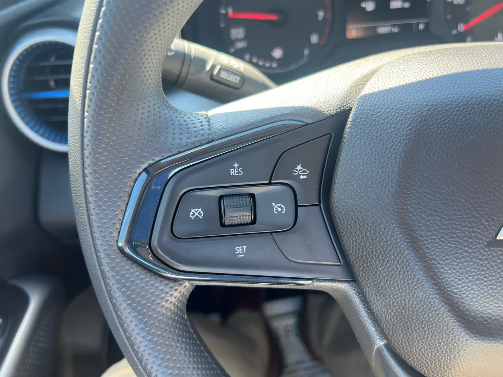 Used 2025 Chevrolet Trax LS w/ Driver Confidence Package FWD image 11