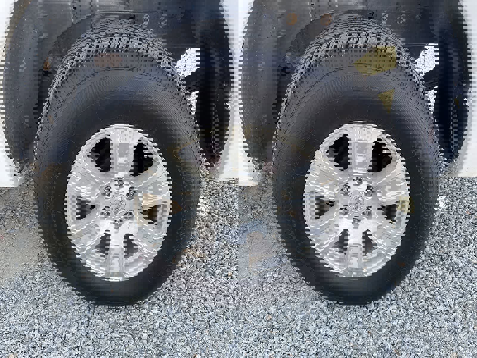 Used 2019 Nissan Titan SV image 12