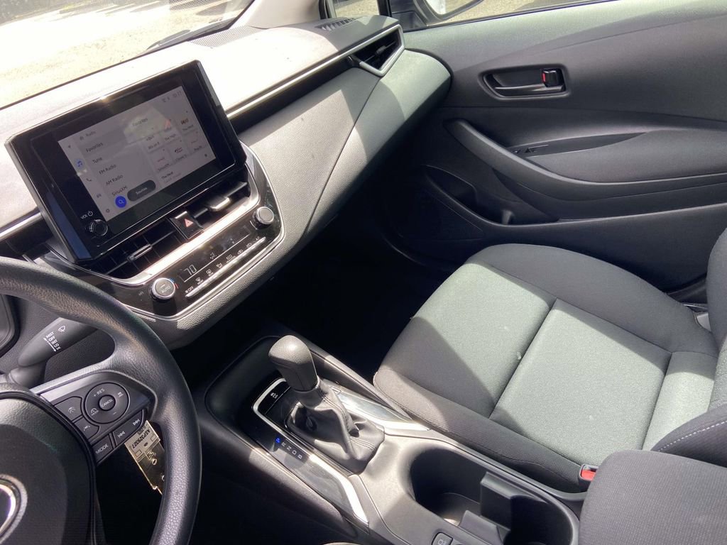 Used 2025 Toyota Corolla LE FWD image 24
