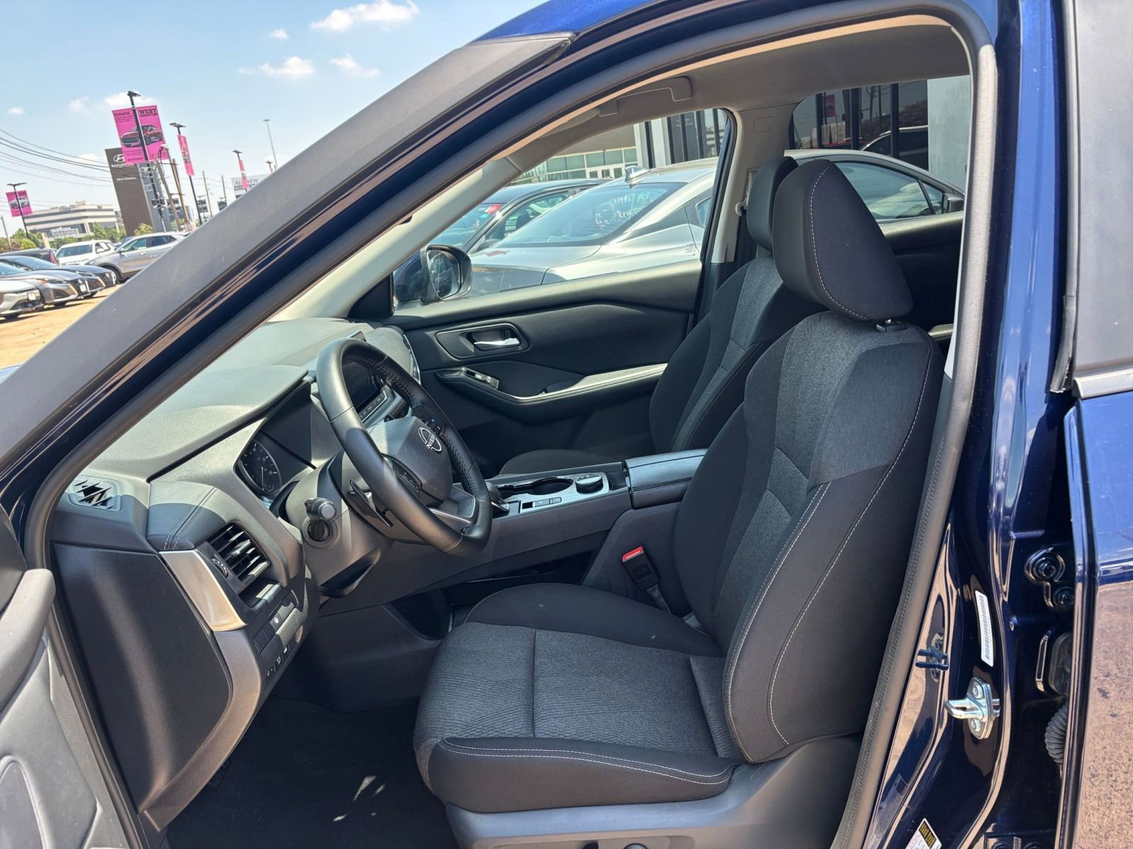 Used 2025 Nissan Rogue SV AWD/4WD image 29