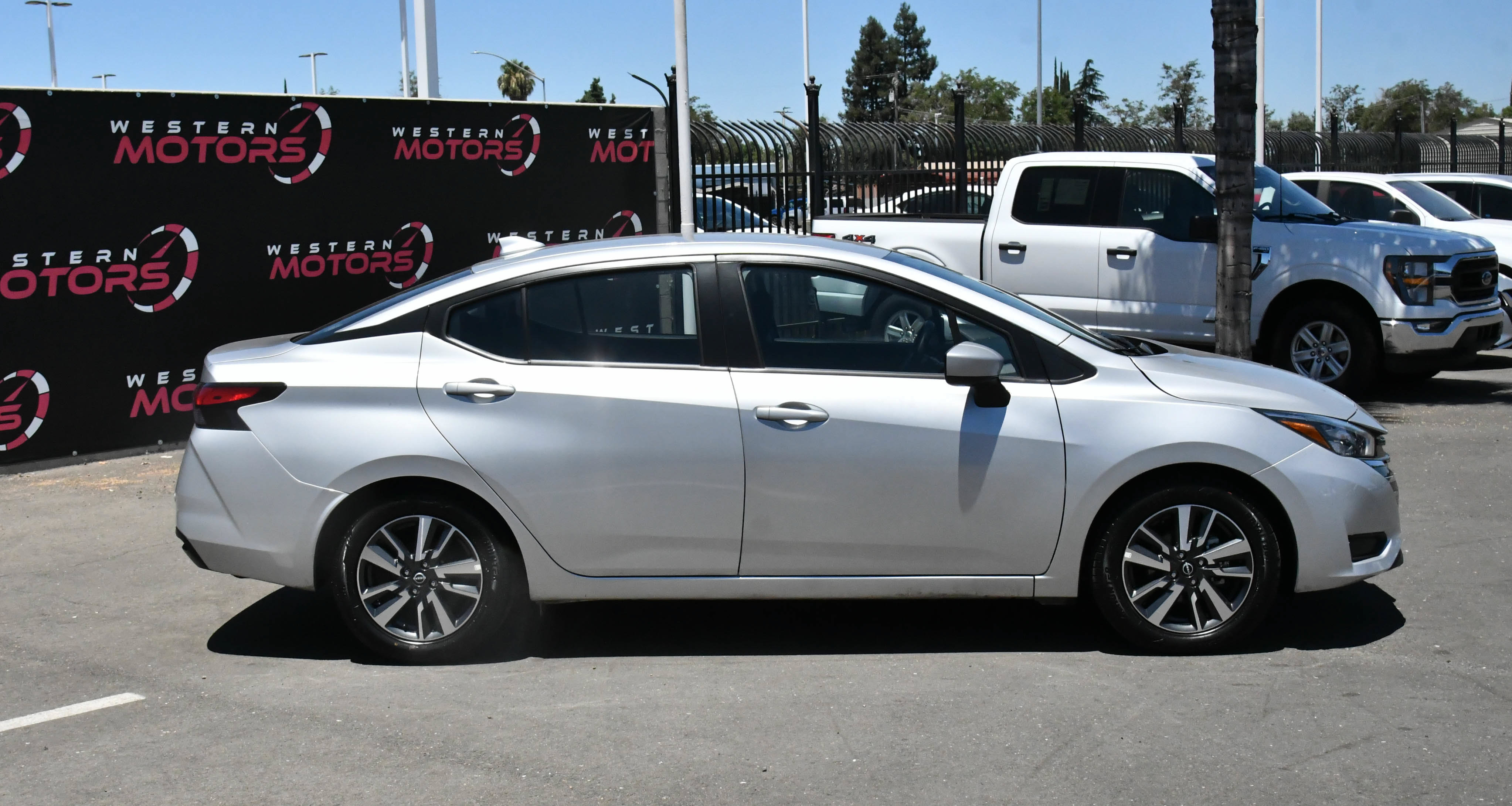 Used 2025 Nissan Versa SV FWD image 9