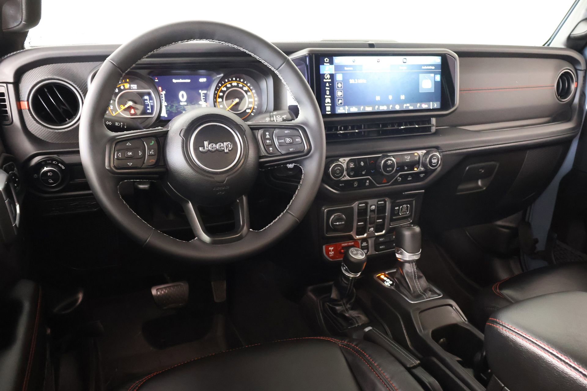 Used 2025 Jeep Gladiator Rubicon image 2