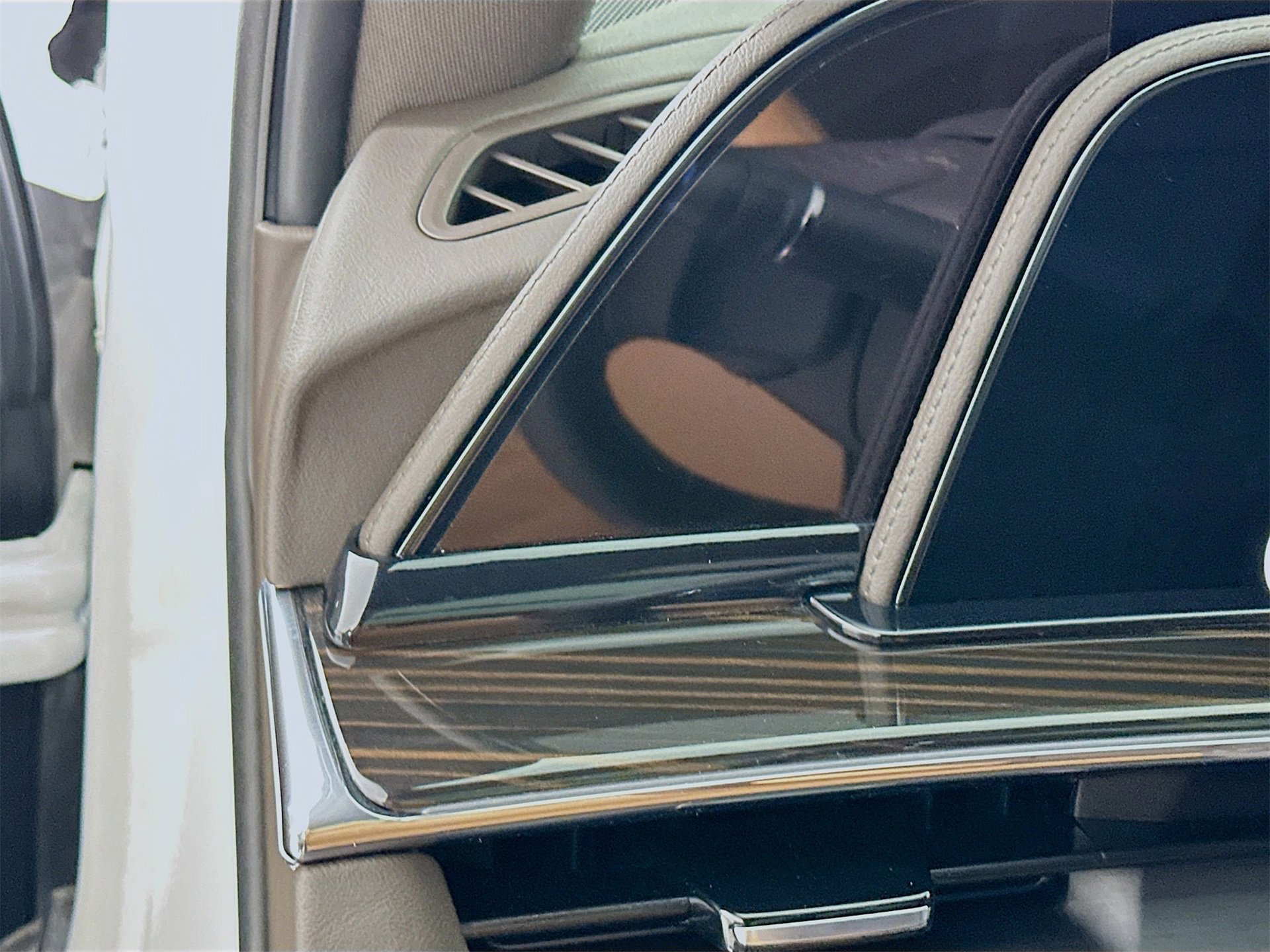 Used 2024 Cadillac Escalade Sport w/ Touring Package image 11