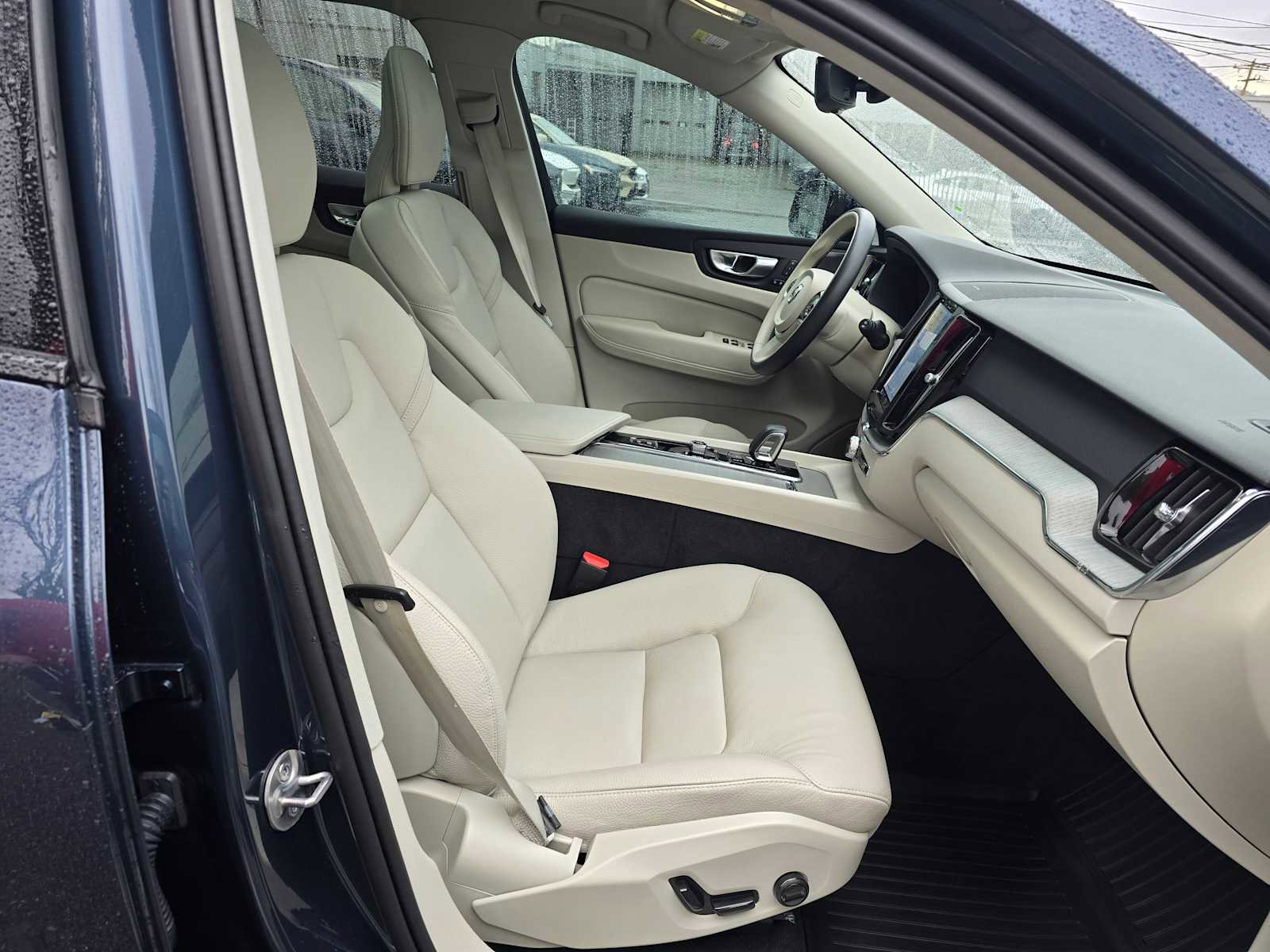 Certified 2023 Volvo XC60 T8 Plus w/ Climate Package image 11