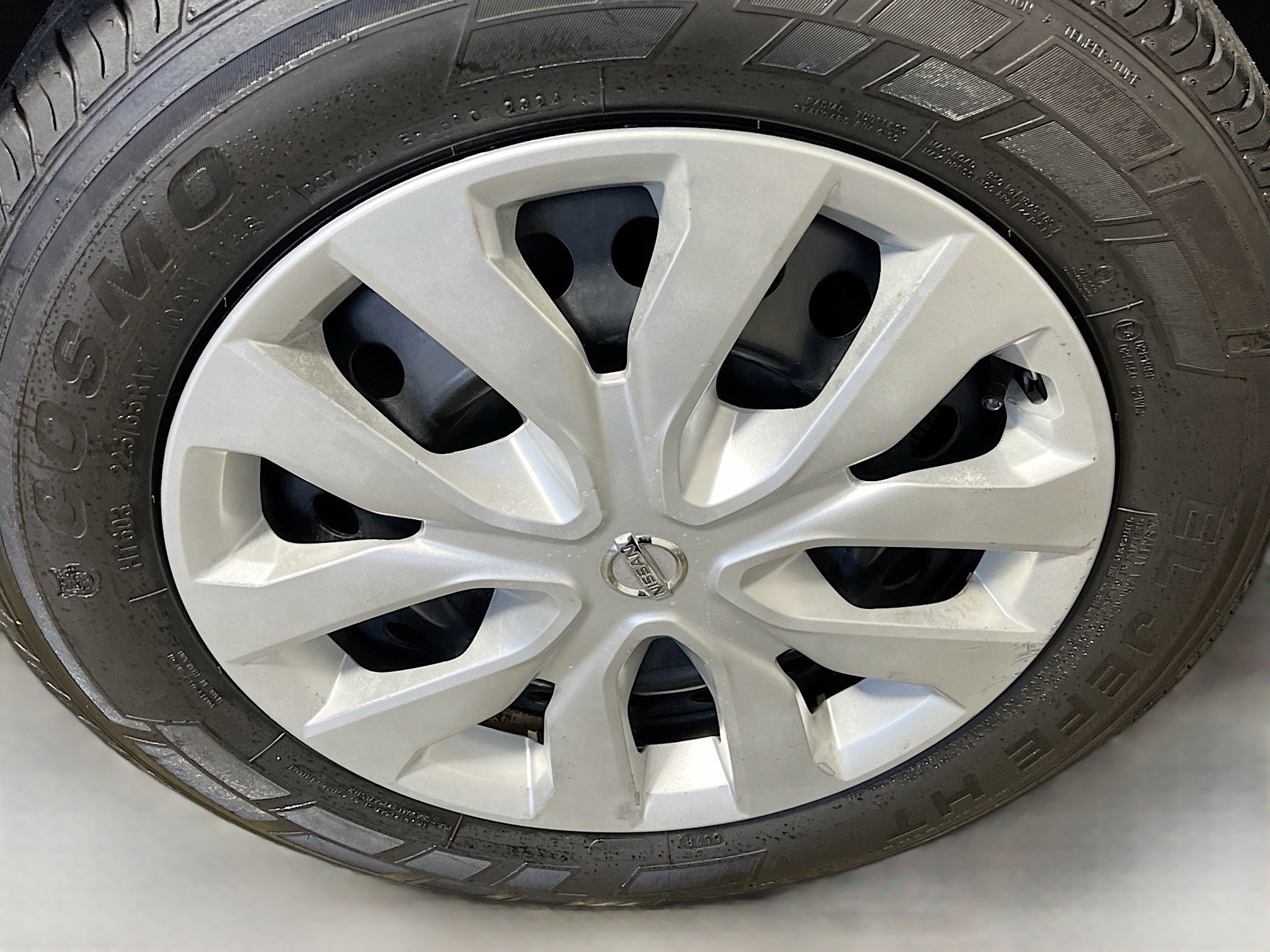 Used 2017 Nissan Rogue S image 14