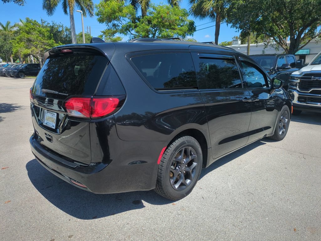 Used 2020 Chrysler Pacifica Touring-L Plus FWD image 6