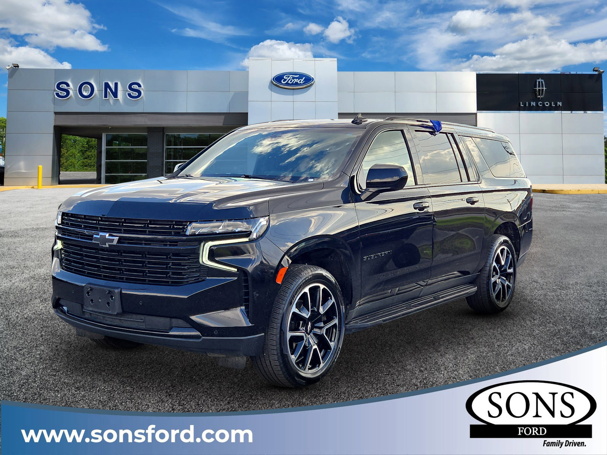 Used 2024 Chevrolet Suburban RST image 1