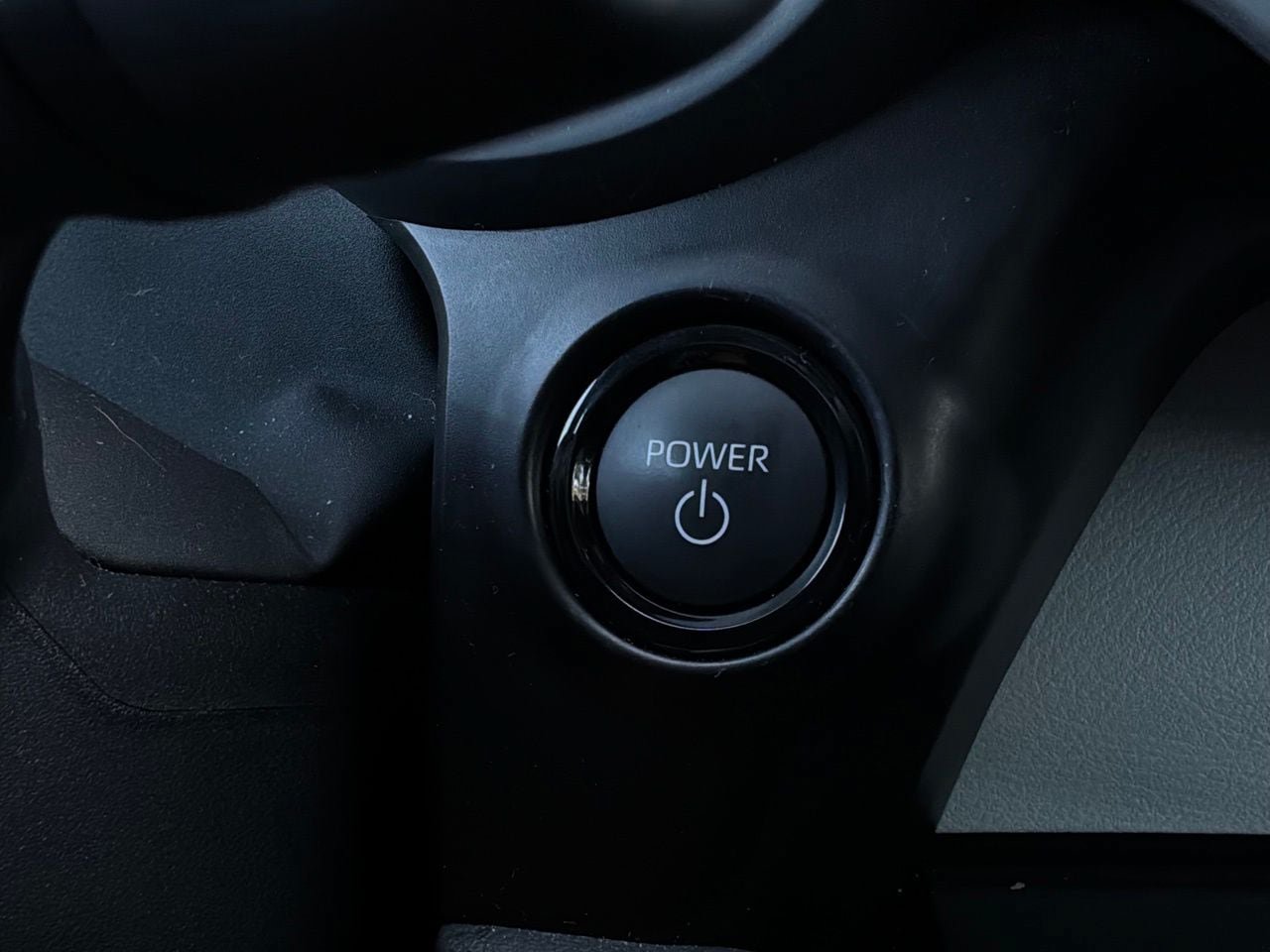 Used 2025 Toyota Sienna XLE FWD image 32