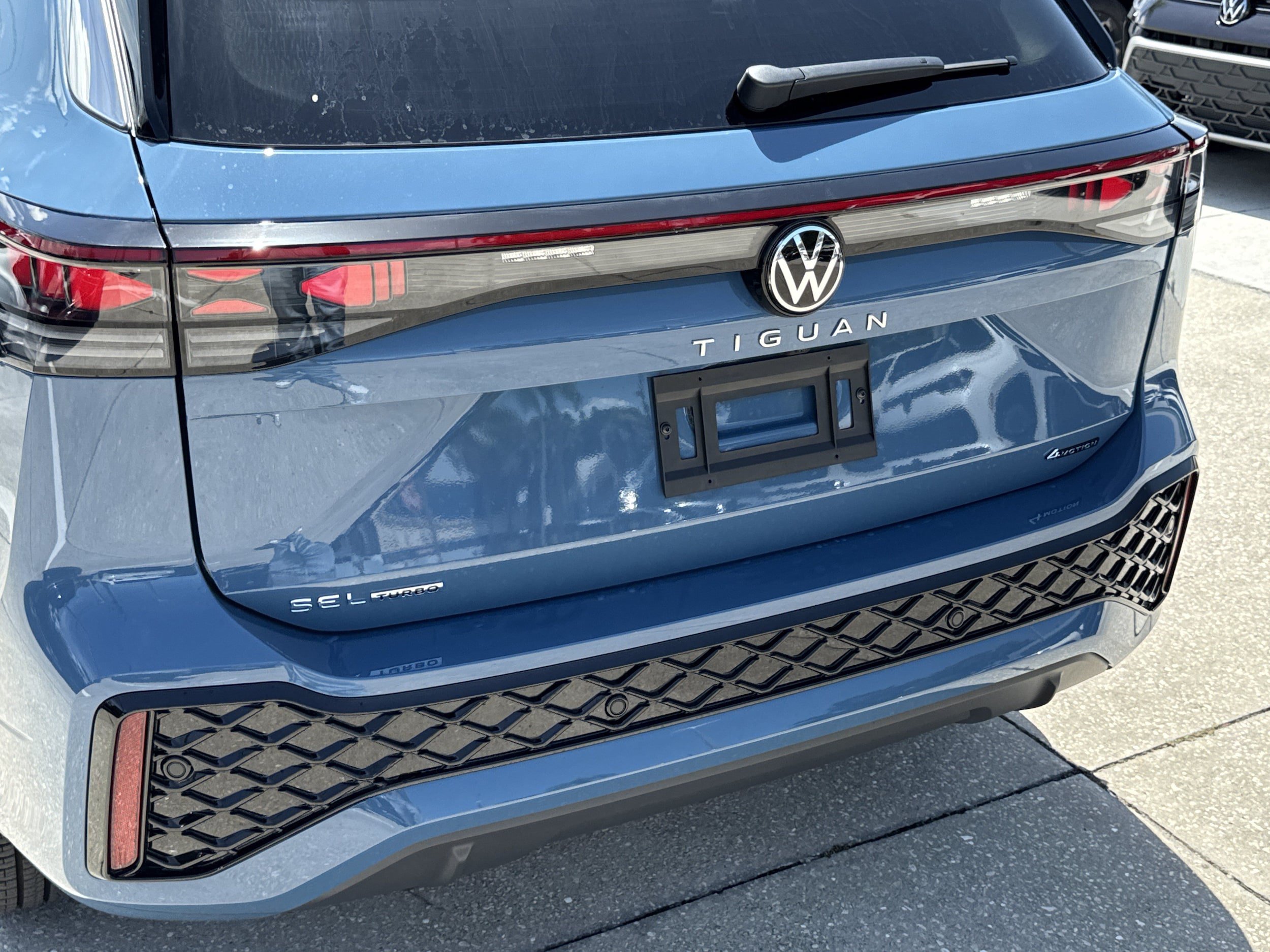 New 2026 Volkswagen Tiguan SEL R-Line AWD/4WD image 10