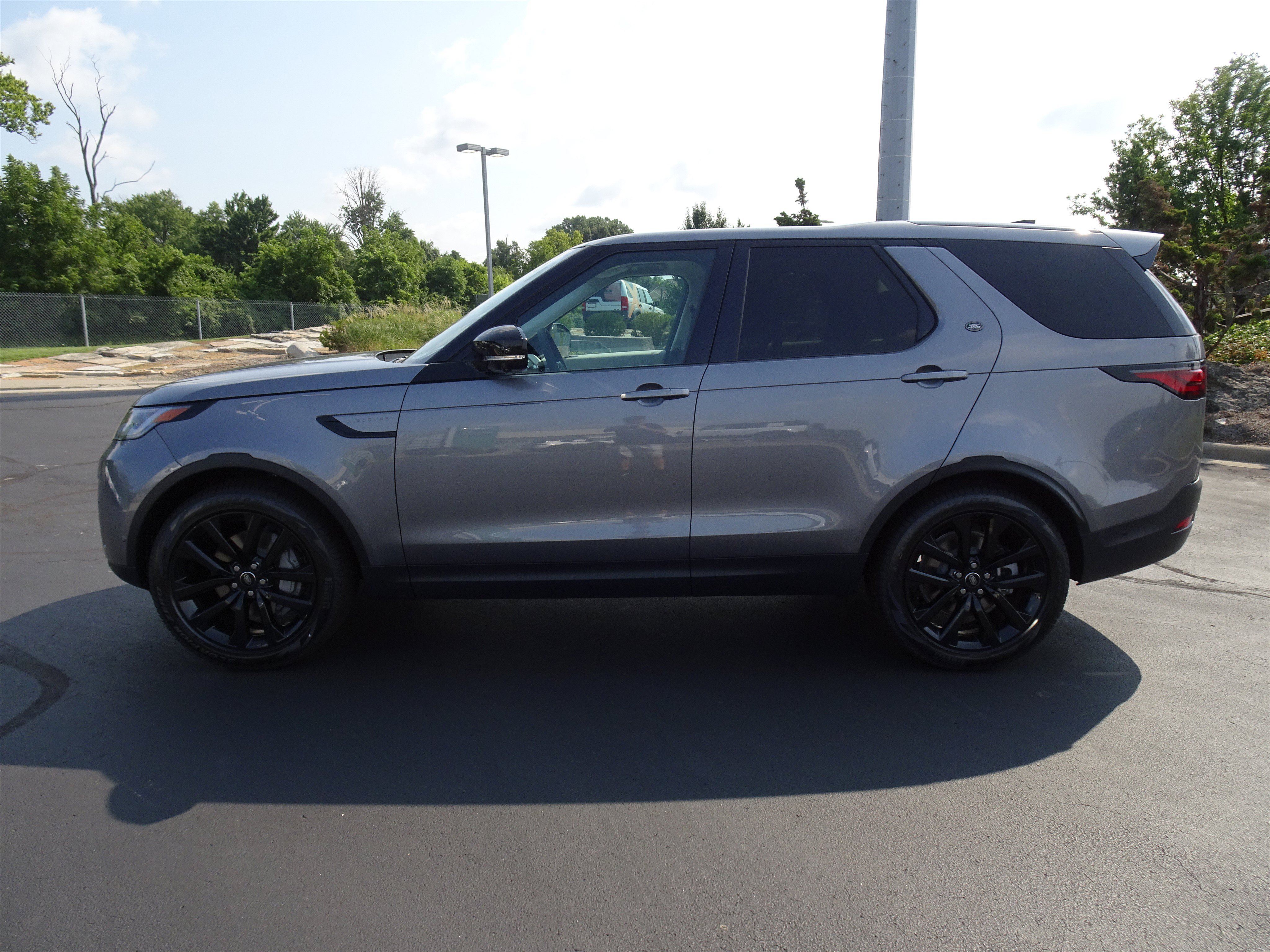 New 2026 Land Rover Discovery S AWD/4WD image 9