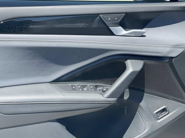 Certified 2026 Volkswagen Tiguan SE w/ Panoramic Sunroof Package FWD image 19