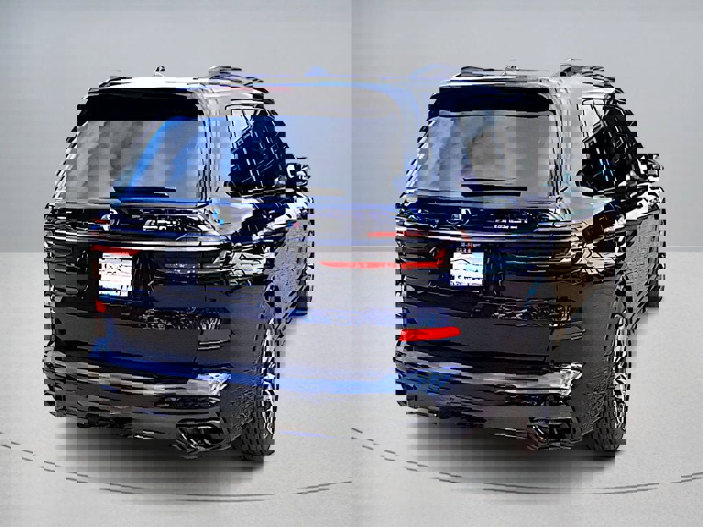 Used 2025 BMW X7 M60i image 5