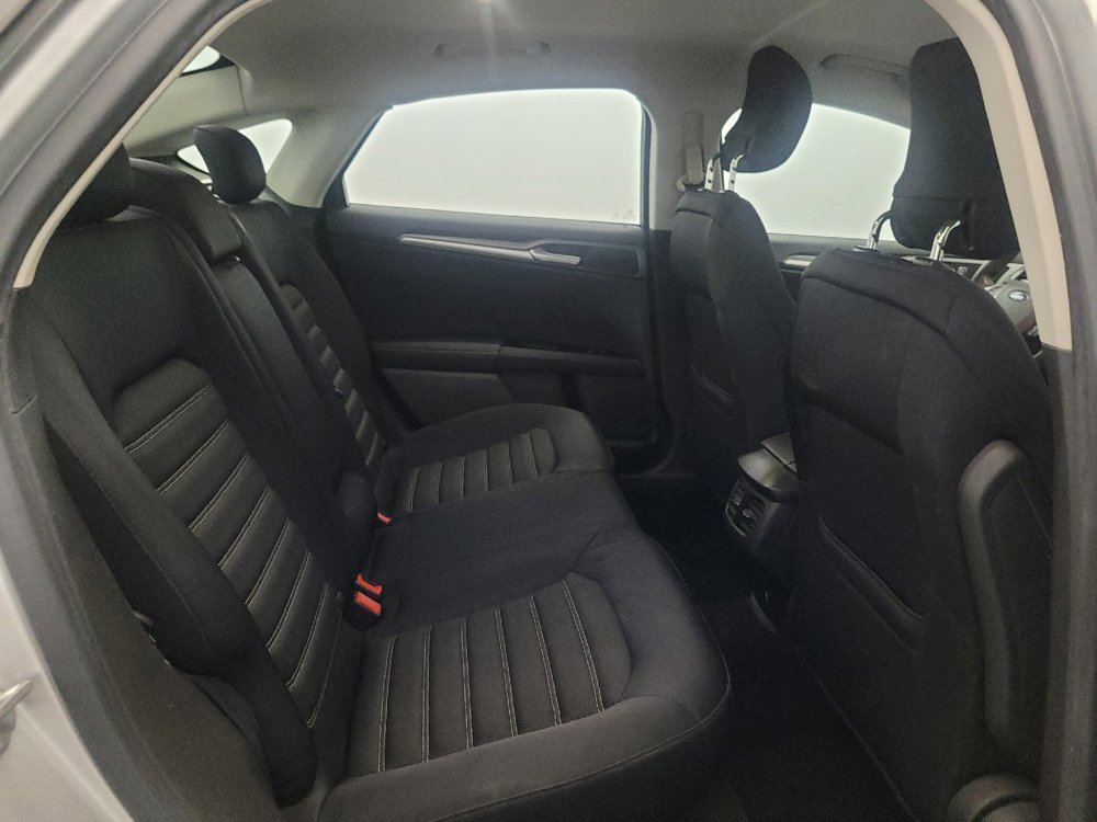 Used 2014 Ford Fusion SE FWD image 19