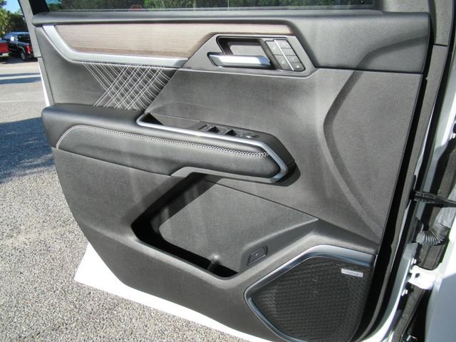 Used 2025 GMC Acadia Denali FWD image 19