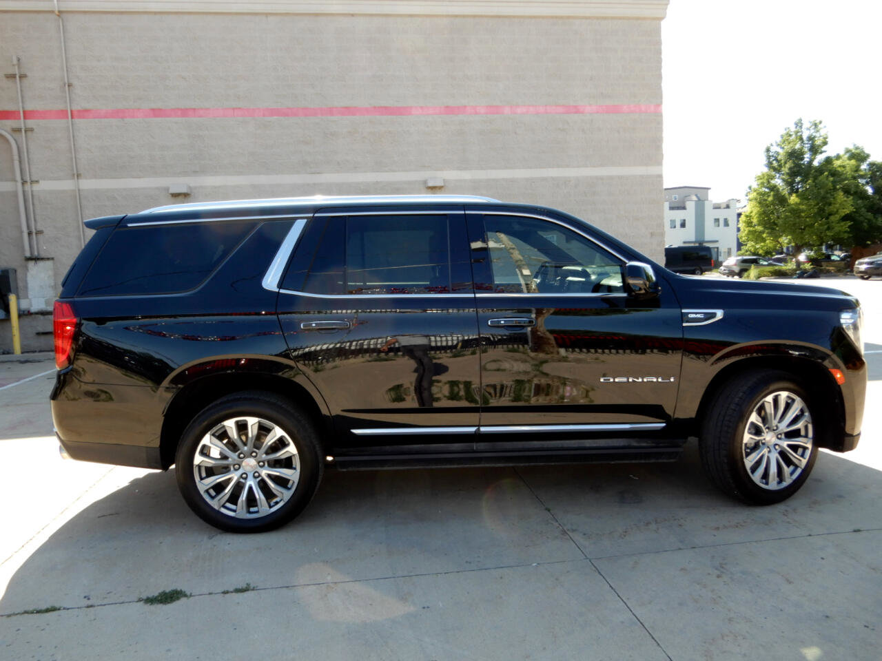 Used 2022 GMC Yukon Denali image 4