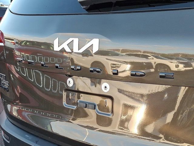 Used 2022 Kia Telluride SX w/ SX Prestige Package image 39