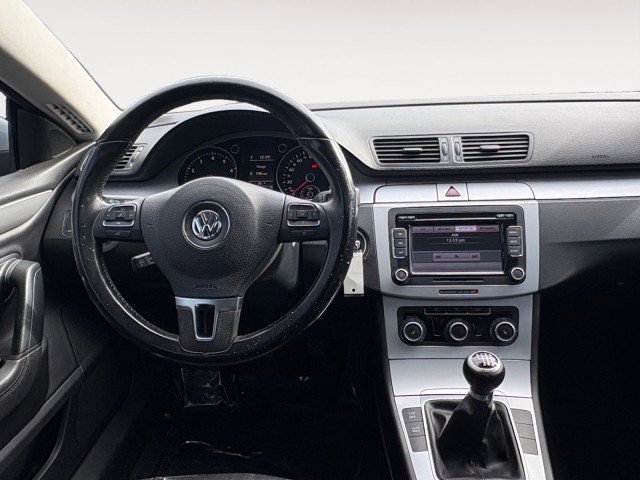 Used 2010 Volkswagen Passat Sport image 2