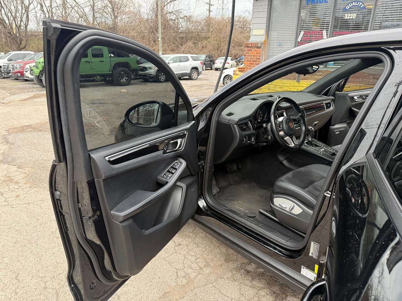 Used 2017 Porsche Macan image 9