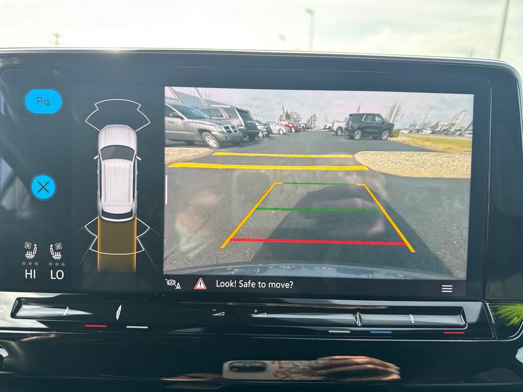 Used 2025 Volkswagen Atlas Cross Sport SE image 22