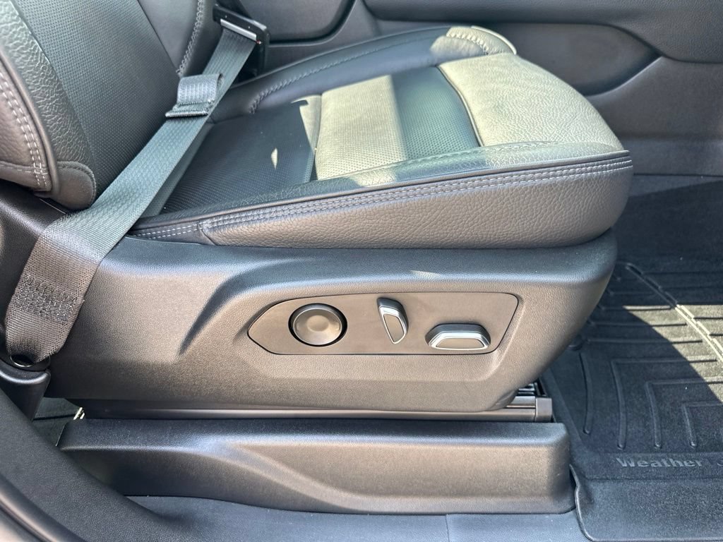 Used 2022 GMC Yukon Denali AWD/4WD image 32