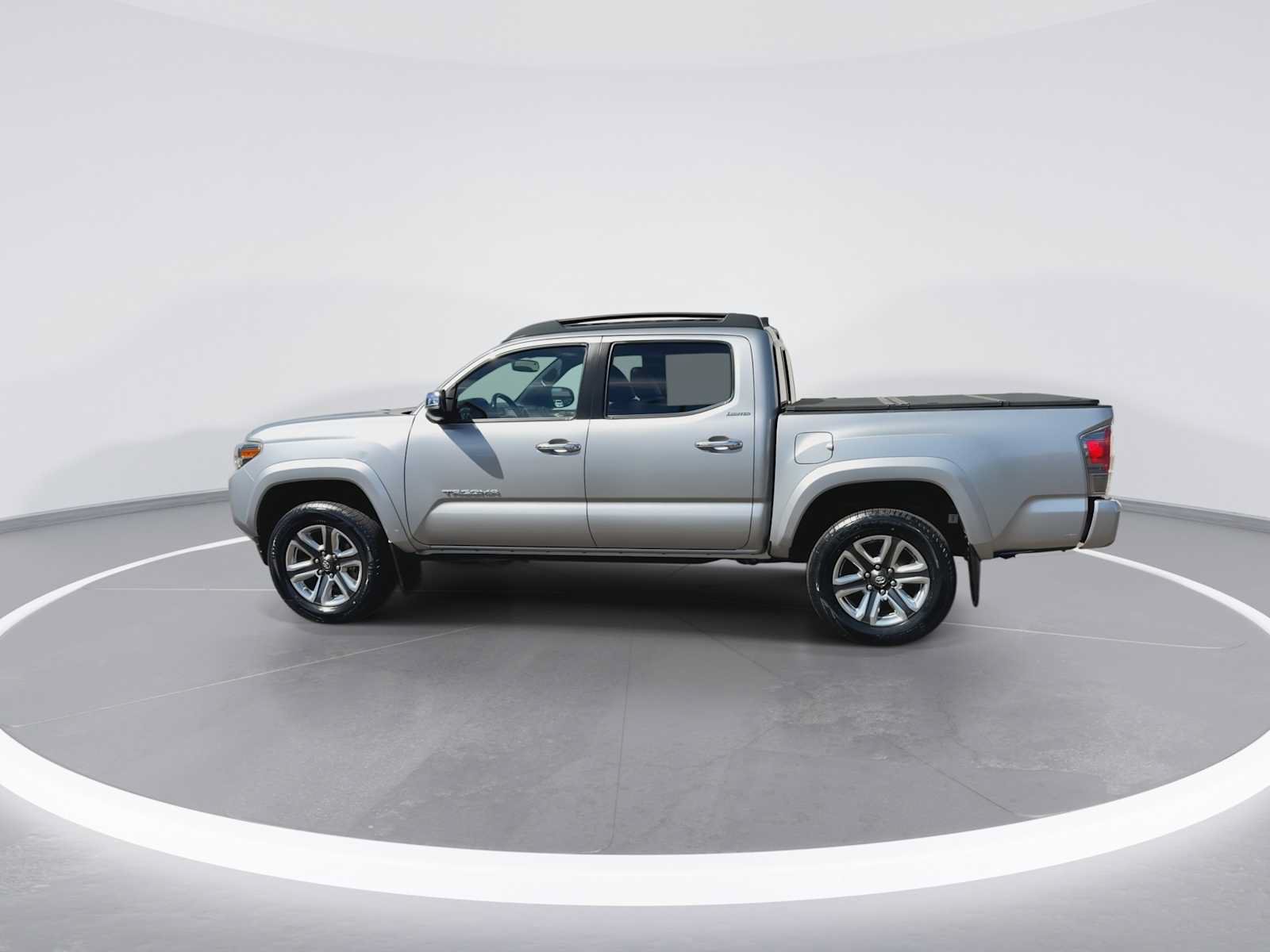 Certified 2016 Toyota Tacoma Limited w/ Towing Package AWD/4WD image 5