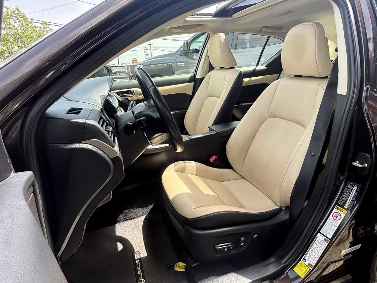 Used 2014 Lexus CT 200h FWD image 4