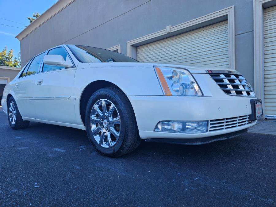 Used 2008 Cadillac DTS w/ Sun And Navigation Package FWD image 26