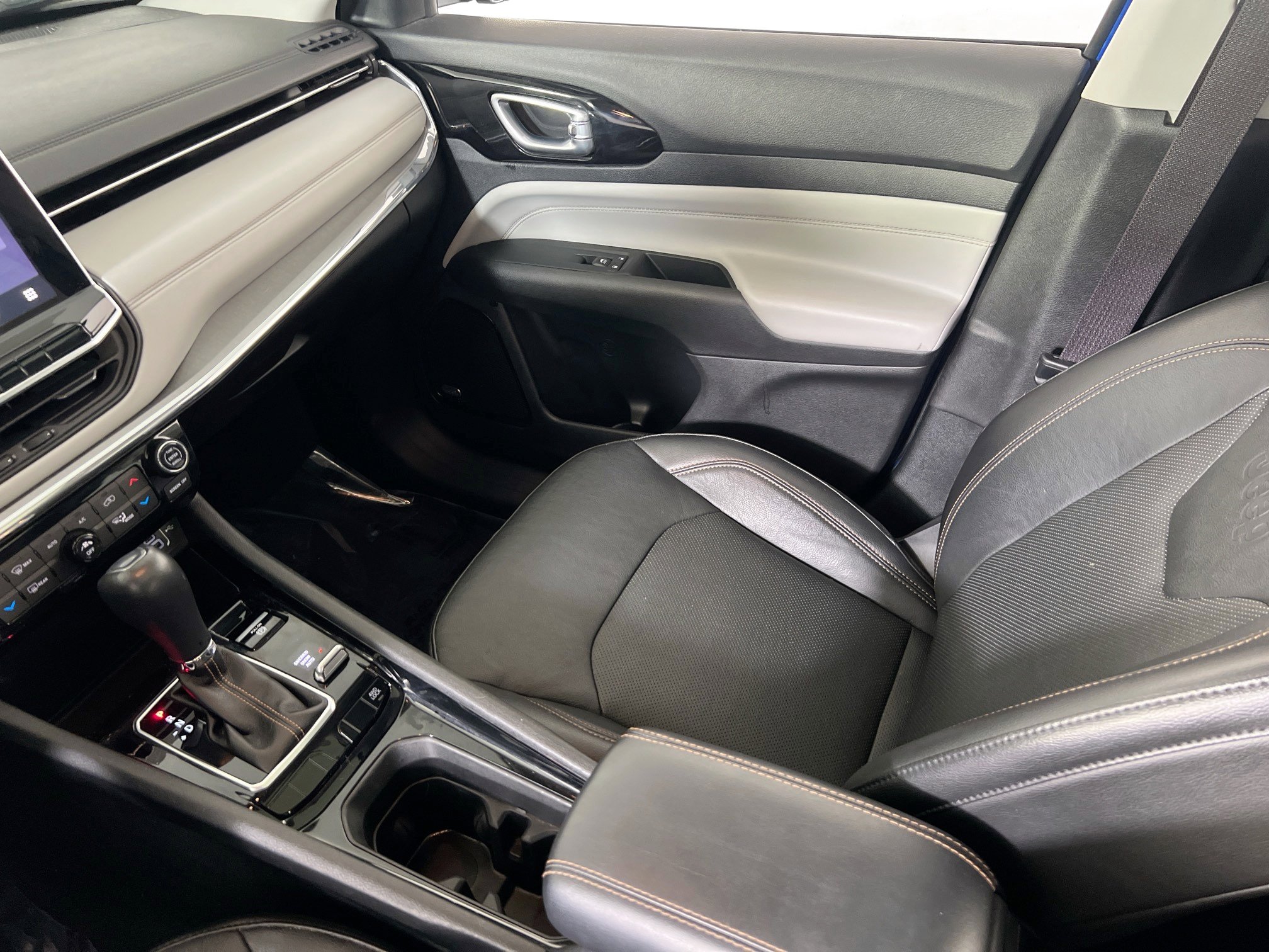 Used 2022 Jeep Compass Limited w/ Sun and Sound Group image 24