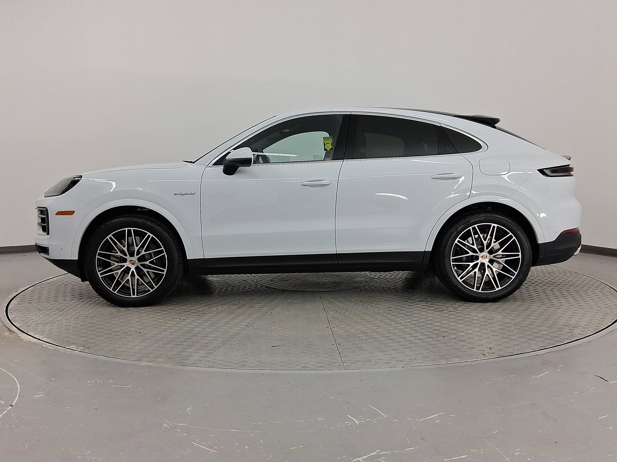 Used 2026 Porsche Cayenne E-Hybrid Coupe AWD/4WD image 2