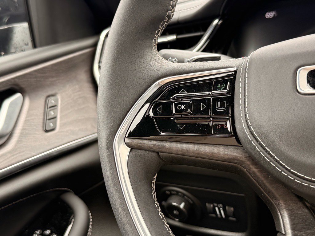 Used 2024 Jeep Grand Cherokee L Overland w/ Trailer Tow Package image 19