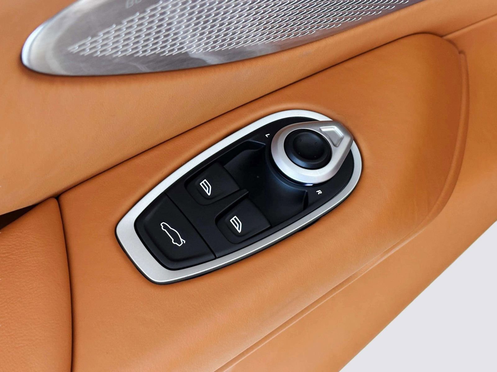 New 2026 Aston Martin V8 Vantage S image 26
