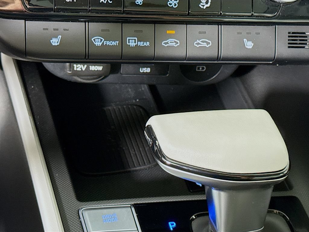 Certified 2025 Hyundai Elantra Limited FWD image 14