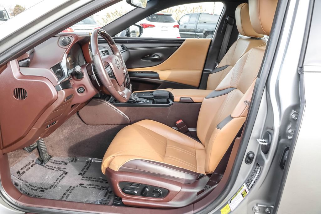 Used 2020 Lexus ES 300h 300h Luxury w/ Accessory Package 2 image 5