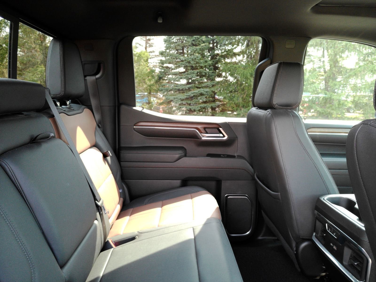 Certified 2023 Chevrolet Silverado 1500 High Country w/ Technology Package AWD/4WD image 17