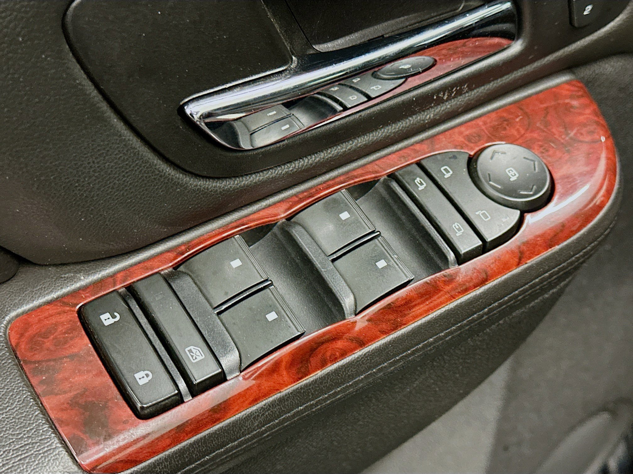 Used 2012 Cadillac Escalade Premium image 15