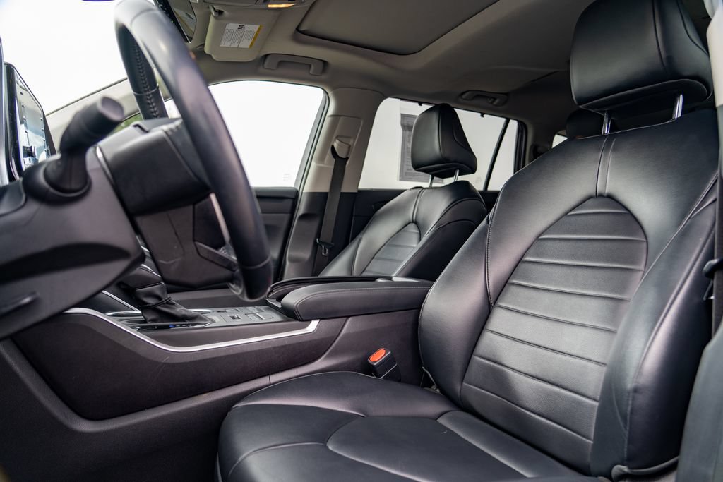 Used 2022 Toyota Highlander XLE AWD/4WD image 14
