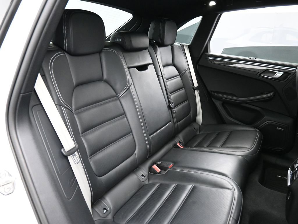 Certified 2024 Porsche Macan GTS AWD/4WD image 28