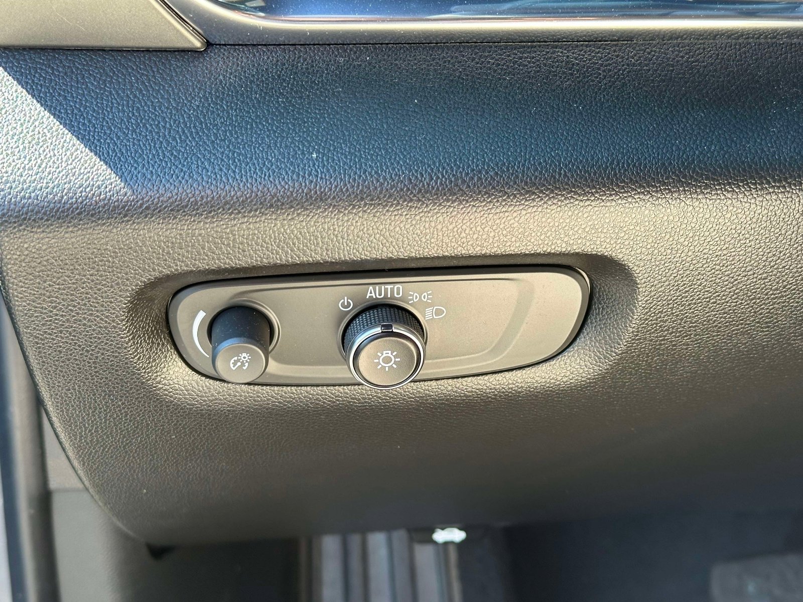 Used 2023 Chevrolet Traverse LT image 19