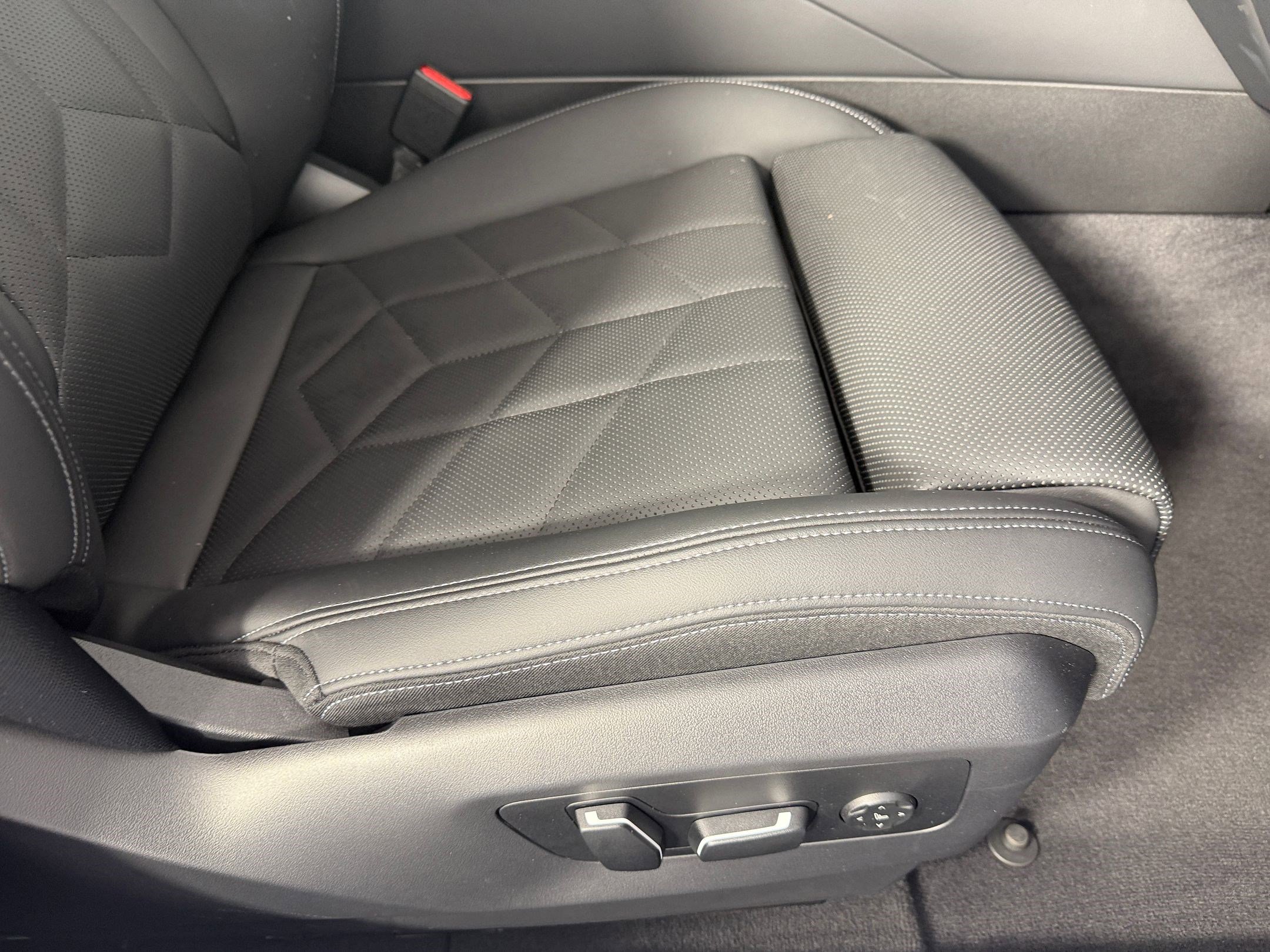 Used 2024 BMW i5 eDrive40i w/ M Sport Package RWD image 33