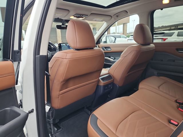 Used 2024 Nissan Pathfinder Platinum w/ Cargo Package image 29