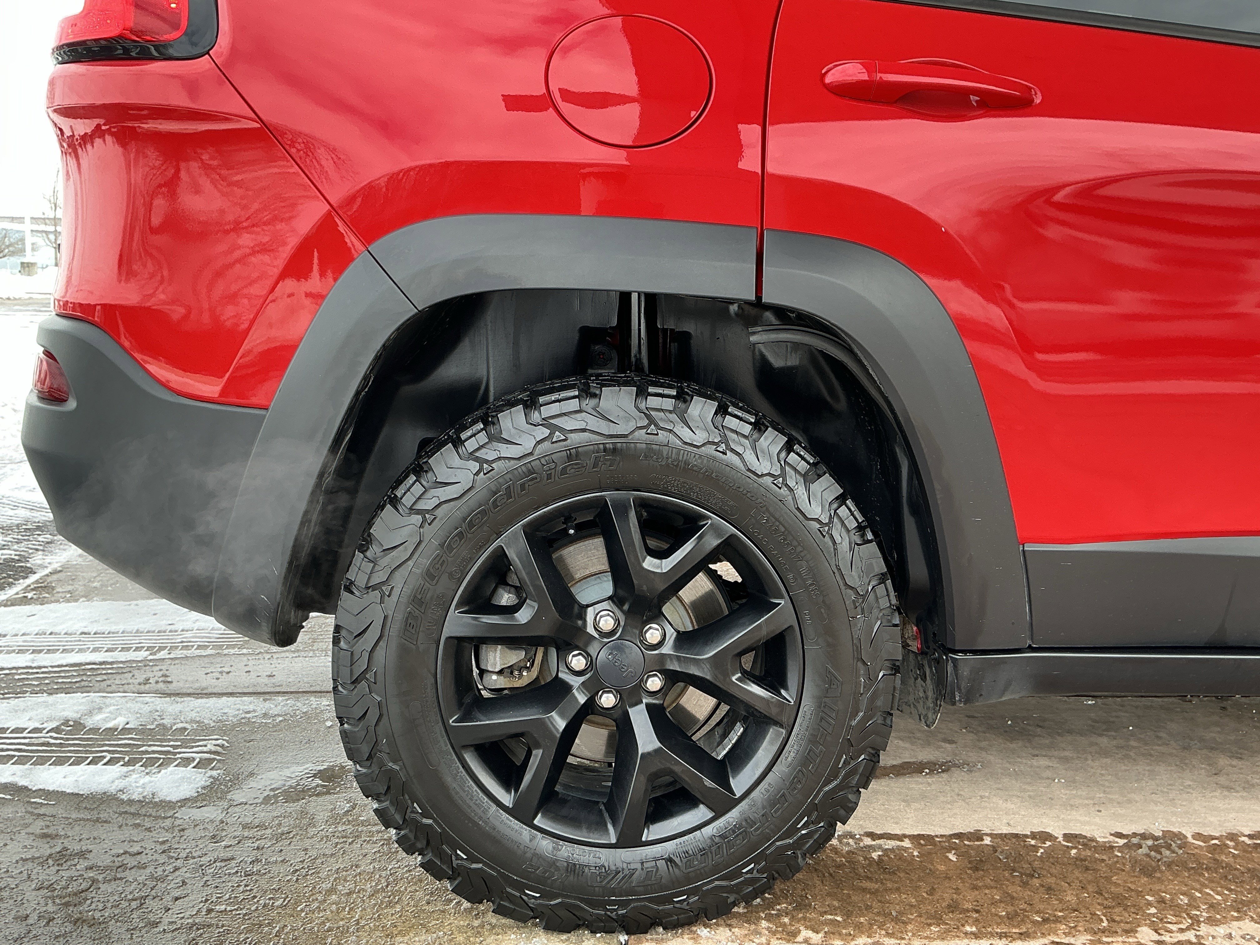 Used 2017 Jeep Cherokee Trailhawk w/ Cold Weather Group image 23