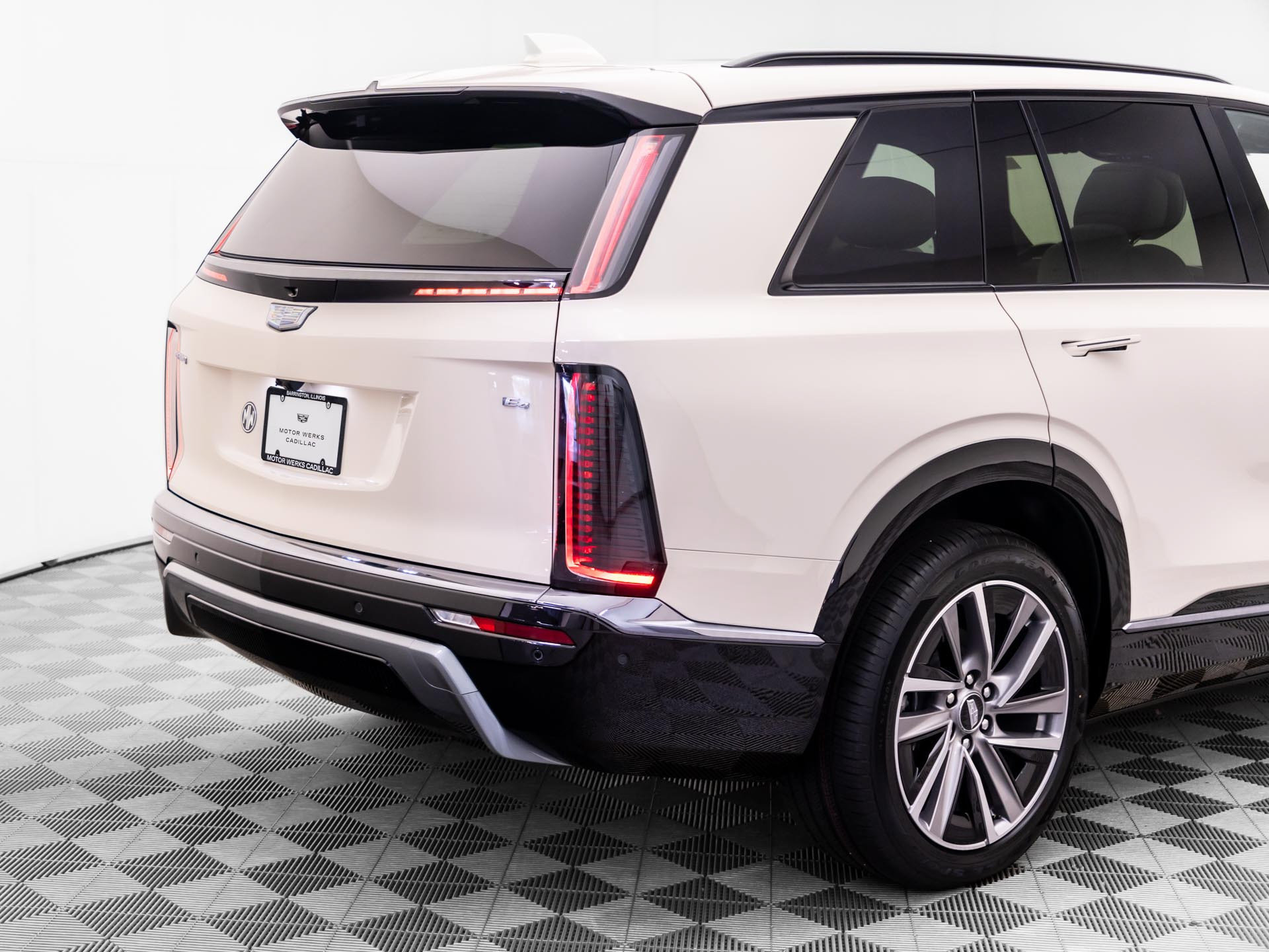 New 2027 Cadillac Vistiq Sport w/ LPO, Floor Liner Package AWD/4WD image 38