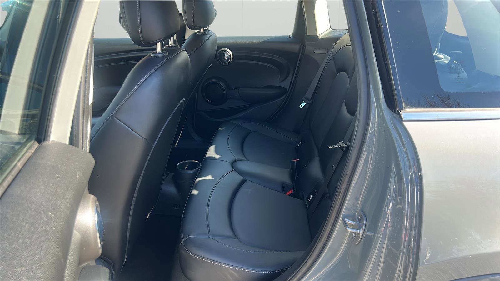 Used 2021 MINI Cooper 4-Door Hardtop image 22