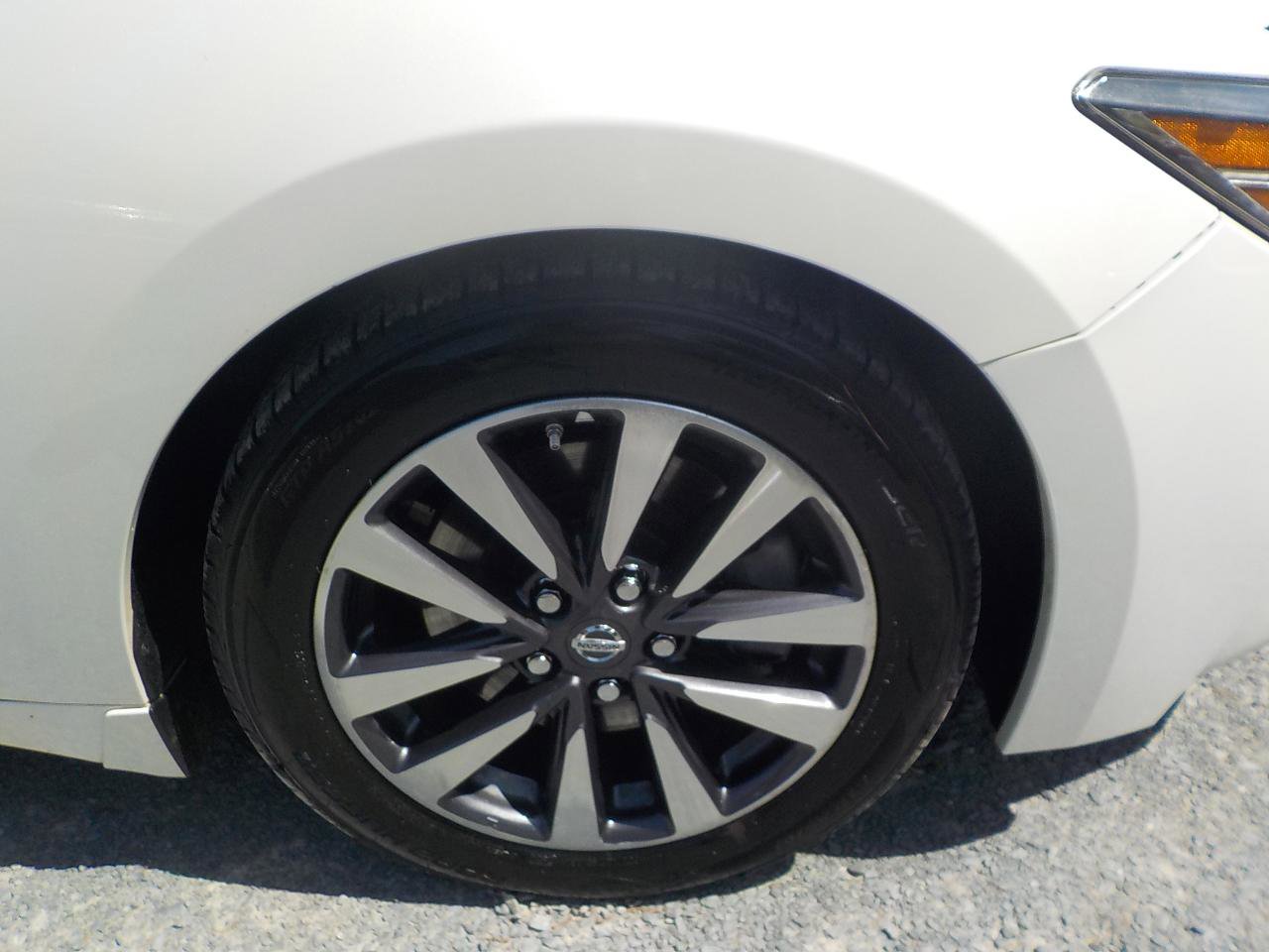 Used 2017 Nissan Maxima Platinum FWD image 44