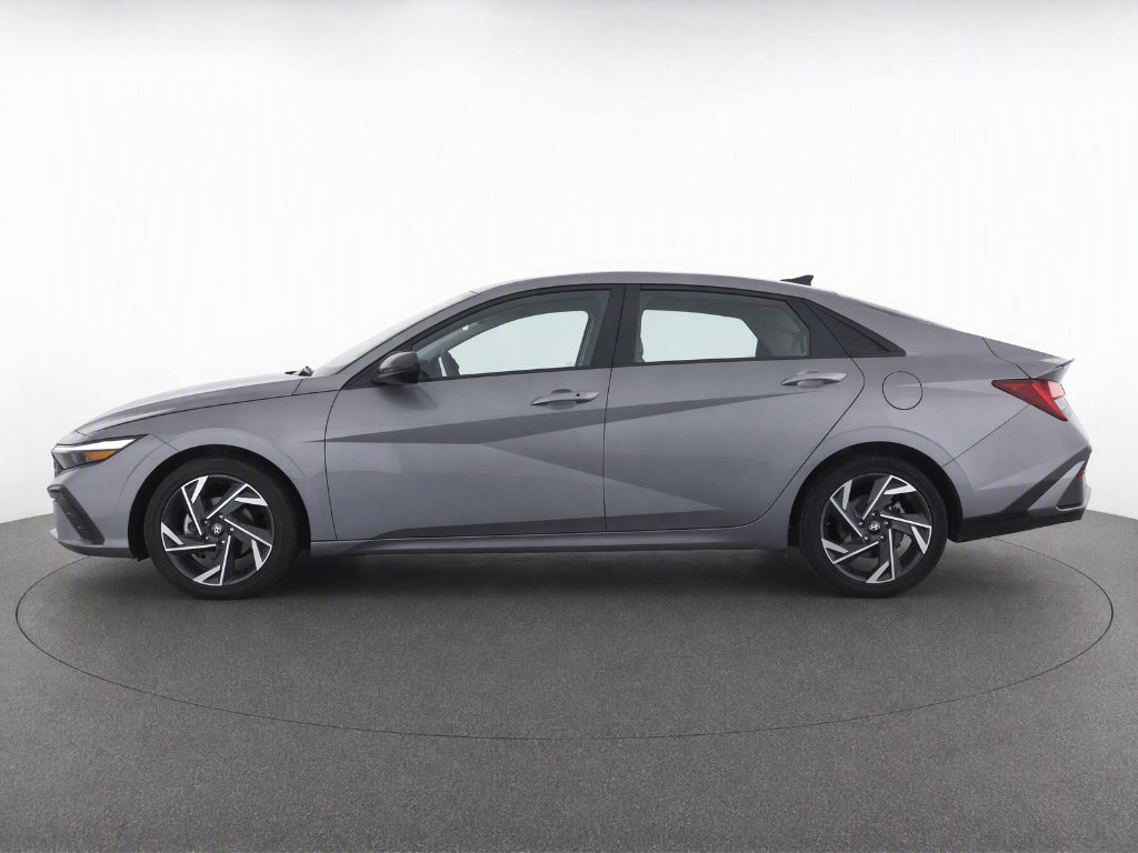 Used 2025 Hyundai Elantra SEL FWD image 6