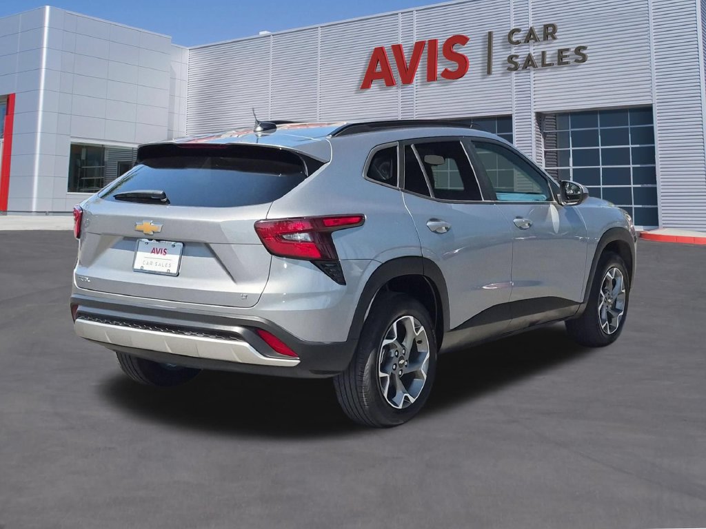 Used 2025 Chevrolet Trax LT w/ LT Convenience Package FWD image 5