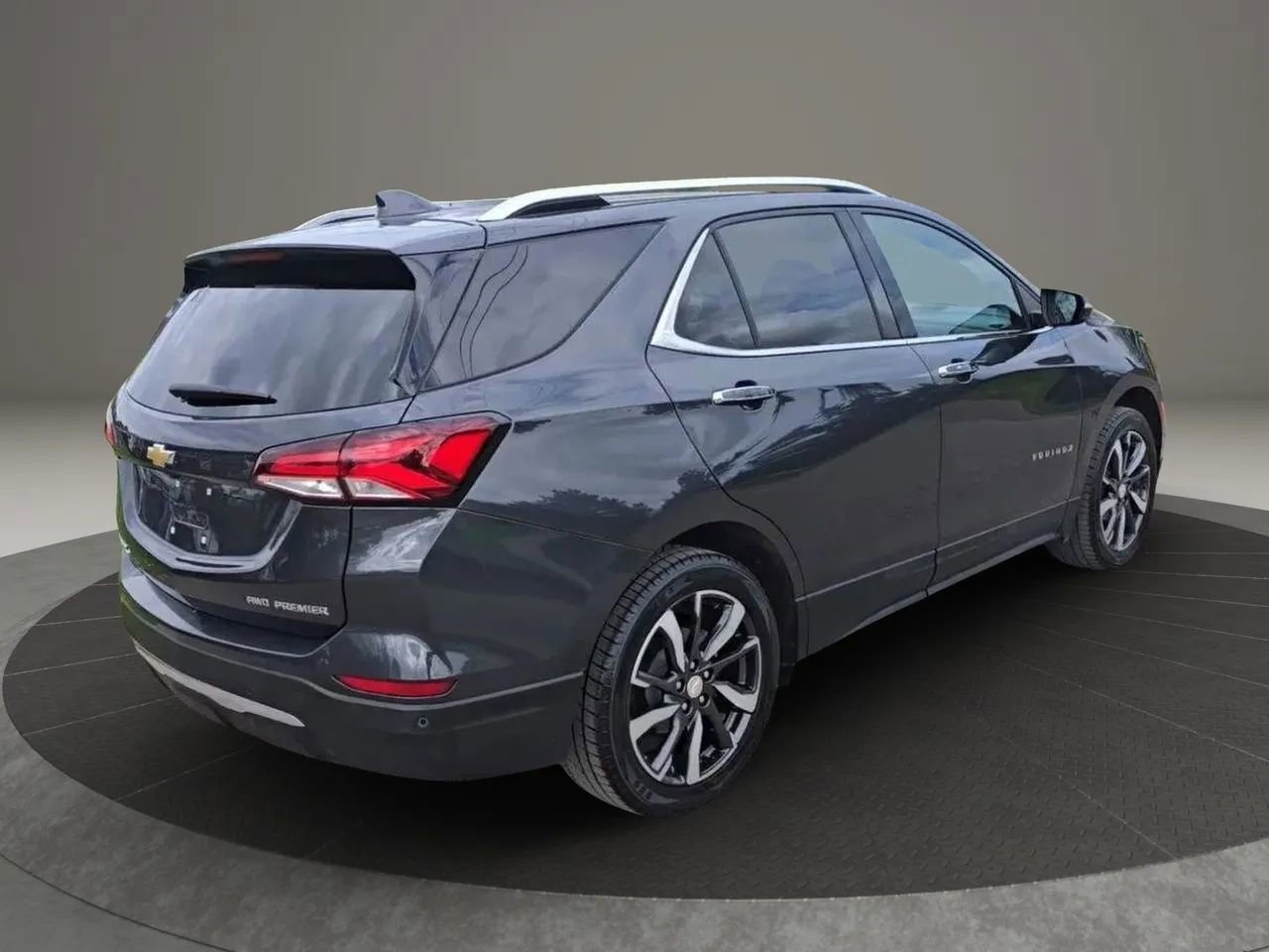 Used 2022 Chevrolet Equinox Premier AWD/4WD image 6
