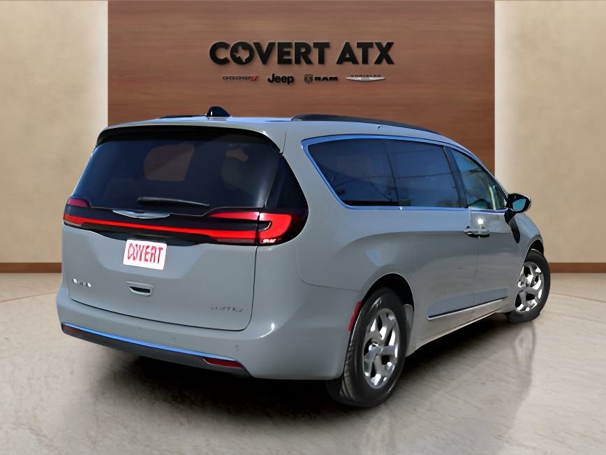 Used 2023 Chrysler Pacifica Limited image 5