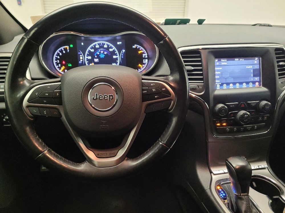 Used 2020 Jeep Grand Cherokee Laredo w/ Security & Convenience Group image 22